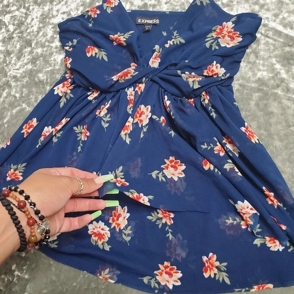 Express Floral Sheer Tank - Picture 4 of 7